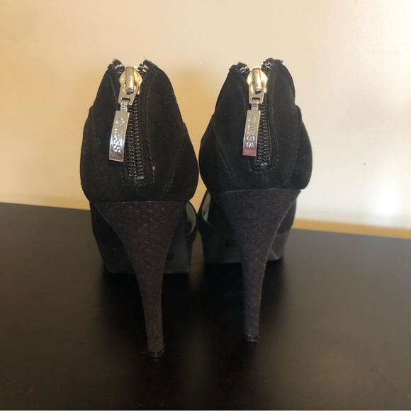 🎁 2 FOR $30 Y2K Guess Suede Black Strappy Platfrom Peep Toe Pumps - Picture 10 of 12